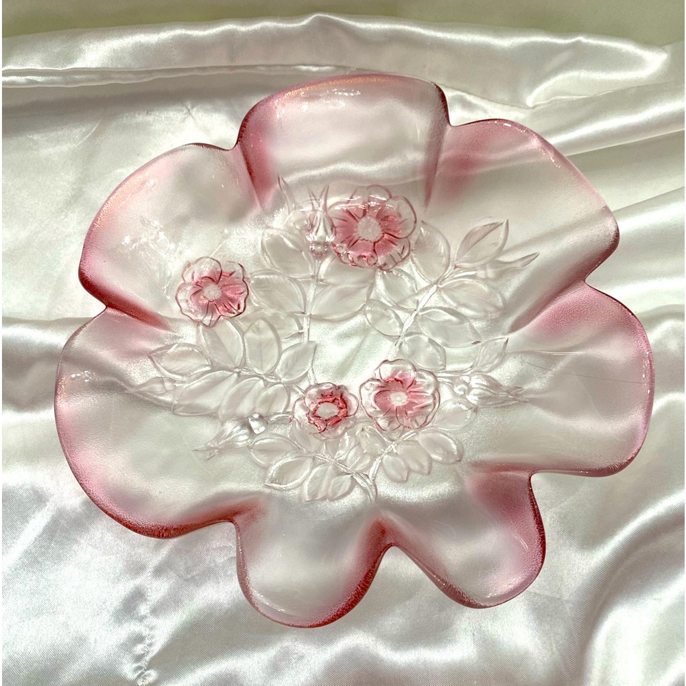EUC MIKASA RUFFLED EDGE PINK EDGE SERVING DISH WITH EMBOSSED FLOWERS